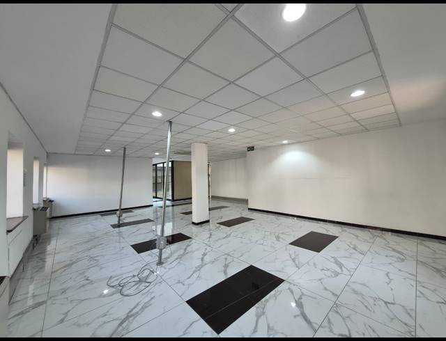 100M² OFFICE TO LET IN HYDE PARK
